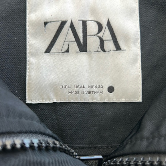 Zara Black Trench Coat with Water-Resistant Fabric - Picture 2 of 2
